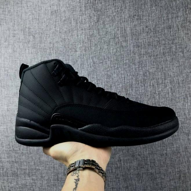 Les baskets Air Jordan 12 offrent un style iconique et une performance exceptionnelle.design distinctif.pas cher.moin Cher.