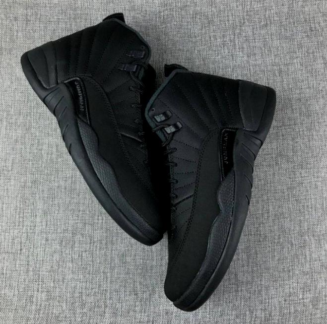 Les baskets Air Jordan 12 offrent un style iconique et une performance exceptionnelle.design distinctif.pas cher.moin Cher.