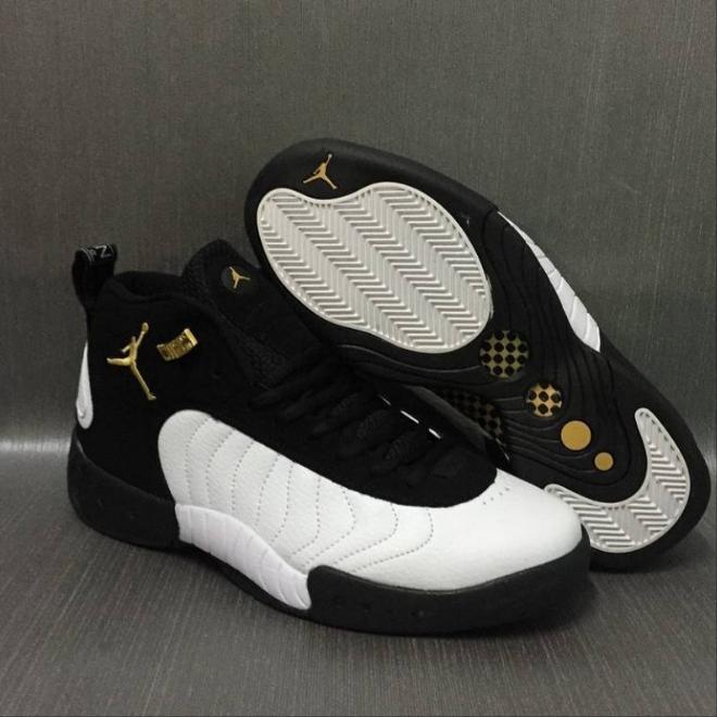 Les baskets Air Jordan 12 offrent un style iconique et une performance exceptionnelle.design distinctif.pas cher.moin Cher.