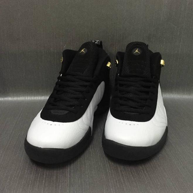 Les baskets Air Jordan 12 offrent un style iconique et une performance exceptionnelle.design distinctif.pas cher.moin Cher.