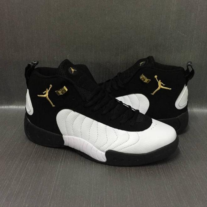 Les baskets Air Jordan 12 offrent un style iconique et une performance exceptionnelle.design distinctif.pas cher.moin Cher.