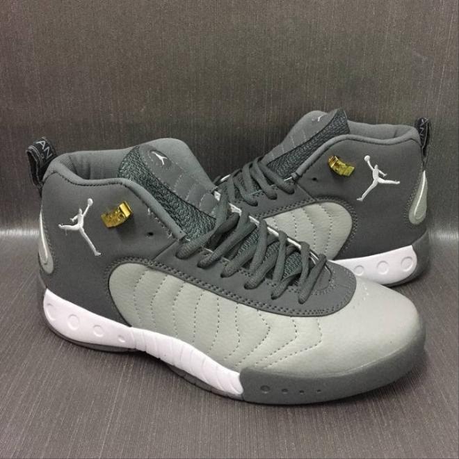 Les baskets Air Jordan 12 offrent un style iconique et une performance exceptionnelle.design distinctif.pas cher.moin Cher.