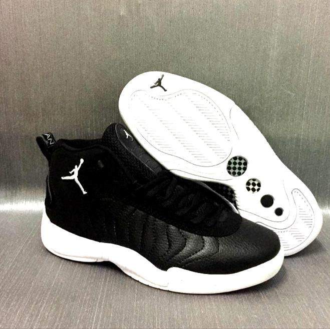 Les baskets Air Jordan 12 offrent un style iconique et une performance exceptionnelle.design distinctif.pas cher.moin Cher.