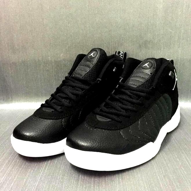 Les baskets Air Jordan 12 offrent un style iconique et une performance exceptionnelle.design distinctif.pas cher.moin Cher.