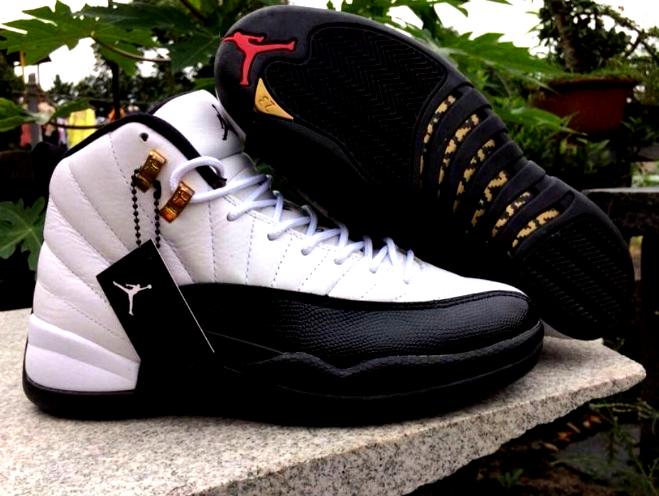Baskets Air Jordan 12 Taxi