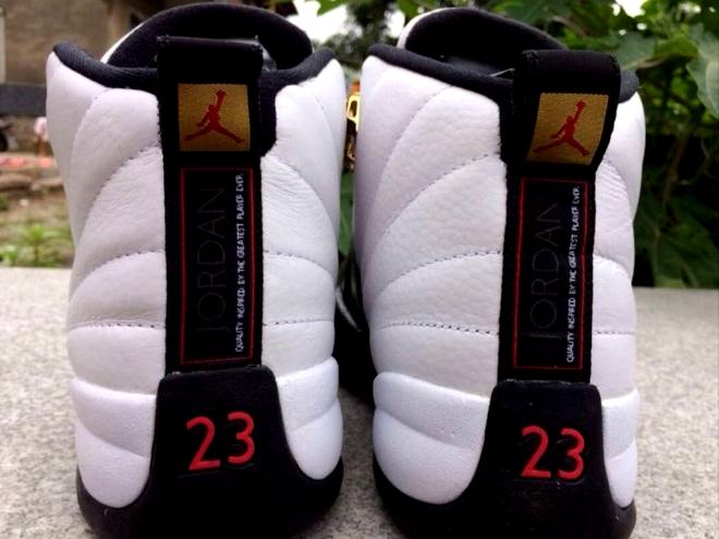 Baskets Air Jordan 12 Taxi
