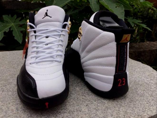 Baskets Air Jordan 12 Taxi
