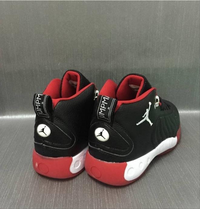 Les baskets Air Jordan 12 offrent un style iconique et une performance exceptionnelle.design distinctif.pas cher.moin Cher.