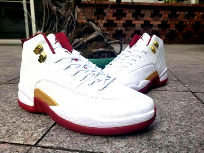 Les baskets Air Jordan 12 offrent un style iconique et une performance exceptionnelle.design distinctif.pas cher.moin Cher.