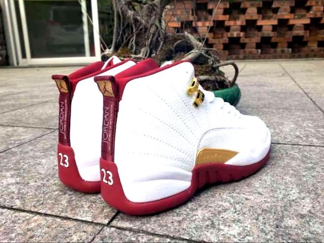 Les baskets Air Jordan 12 offrent un style iconique et une performance exceptionnelle.design distinctif.pas cher.moin Cher.