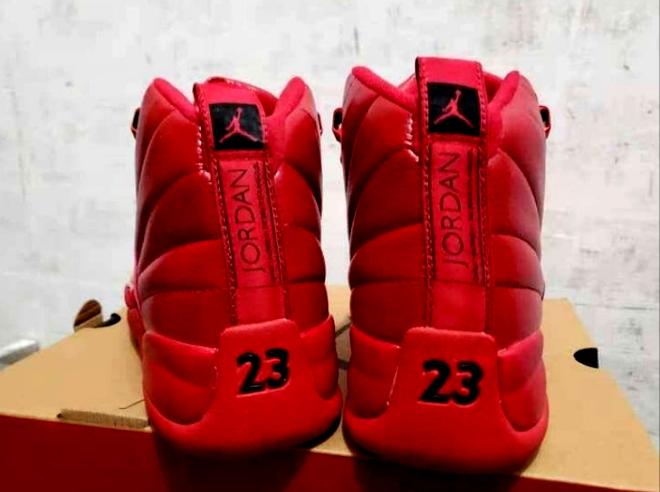Les baskets Air Jordan 12 offrent un style iconique et une performance exceptionnelle.design distinctif.pas cher.moin Cher.