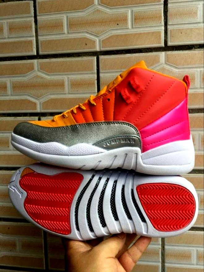 Les baskets Air Jordan 12 offrent un style iconique et une performance exceptionnelle.design distinctif.pas cher.moin Cher.
