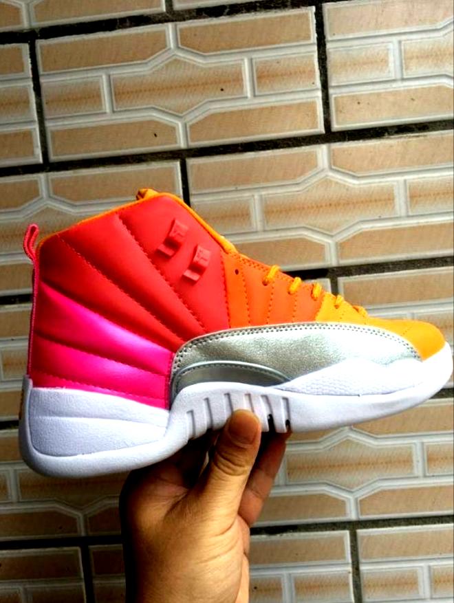 Les baskets Air Jordan 12 offrent un style iconique et une performance exceptionnelle.design distinctif.pas cher.moin Cher.