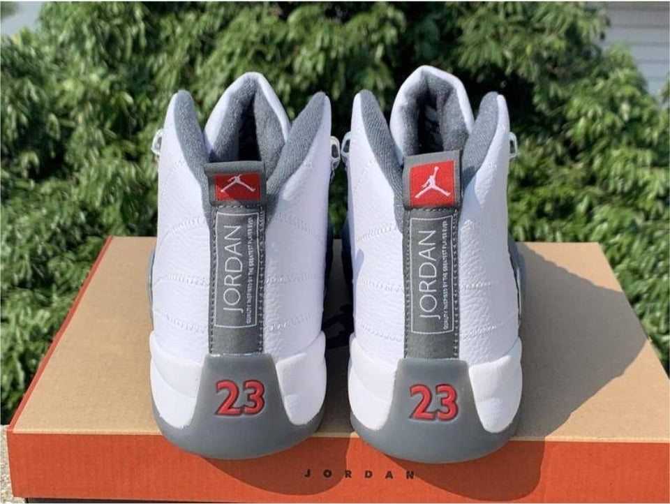 Les baskets Air Jordan 12 offrent un style iconique et une performance exceptionnelle.design distinctif.pas cher.moin Cher.