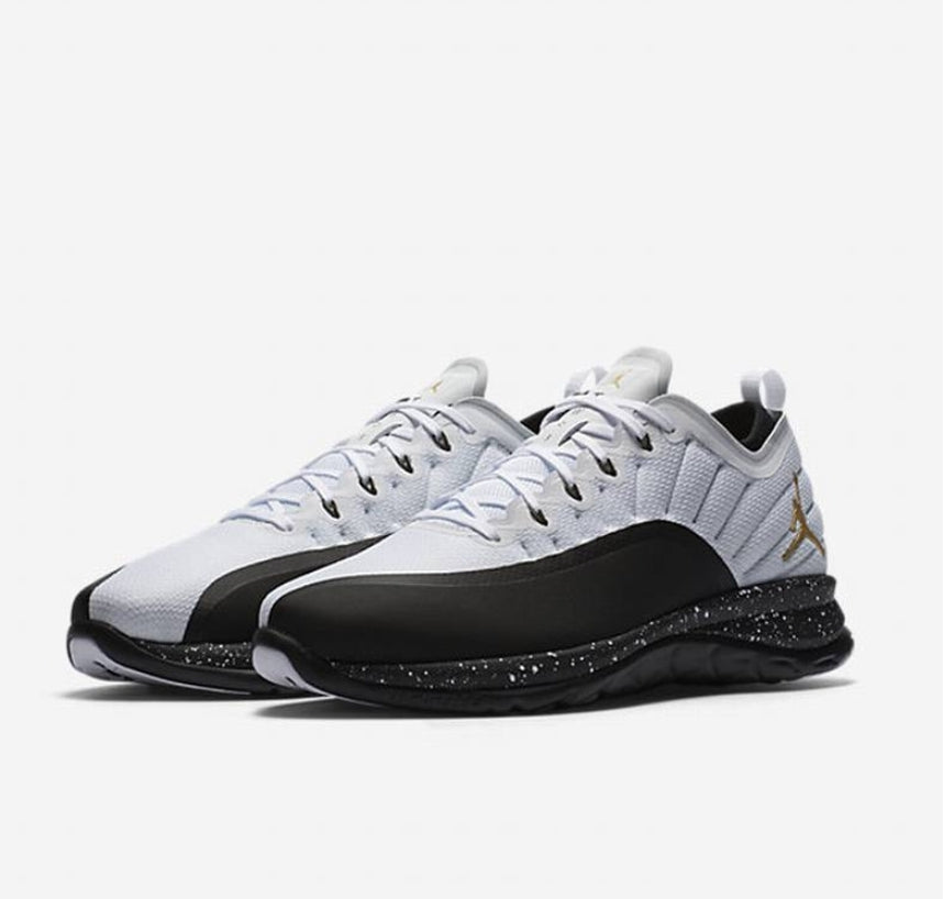 Les baskets Air Jordan 12 offrent un style iconique et une performance exceptionnelle.design distinctif.pas cher.moin Cher.