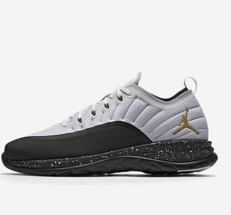 Les baskets Air Jordan 12 offrent un style iconique et une performance exceptionnelle.design distinctif.pas cher.moin Cher.