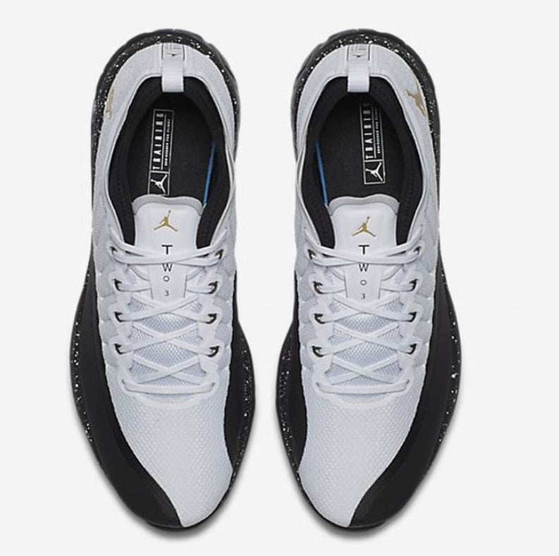 Les baskets Air Jordan 12 offrent un style iconique et une performance exceptionnelle.design distinctif.pas cher.moin Cher.