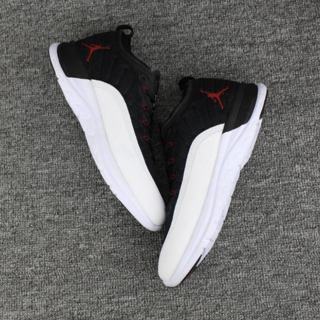 Les baskets Air Jordan 12 offrent un style iconique et une performance exceptionnelle.design distinctif.pas cher.moin Cher.