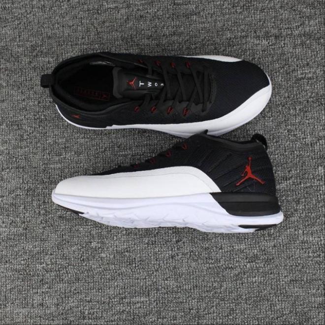 Les baskets Air Jordan 12 offrent un style iconique et une performance exceptionnelle.design distinctif.pas cher.moin Cher.
