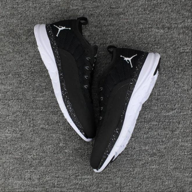 Les baskets Air Jordan 12 offrent un style iconique et une performance exceptionnelle.design distinctif.pas cher.moin Cher.