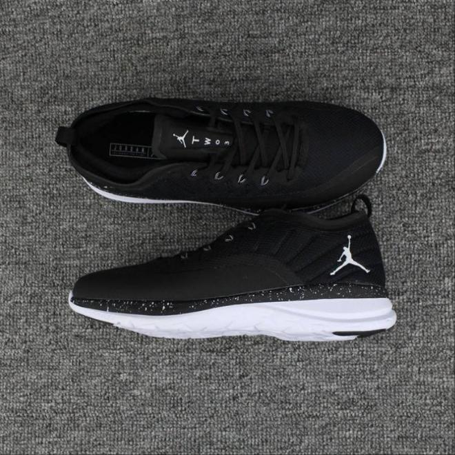 Les baskets Air Jordan 12 offrent un style iconique et une performance exceptionnelle.design distinctif.pas cher.moin Cher.