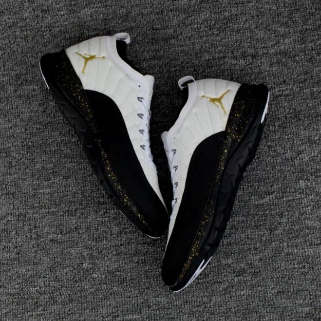 Les baskets Air Jordan 12 offrent un style iconique et une performance exceptionnelle.design distinctif.pas cher.moin Cher.
