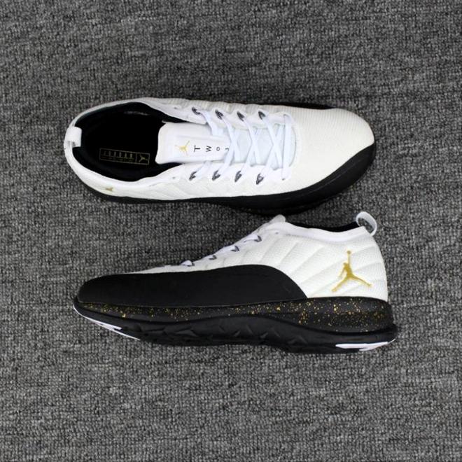 Les baskets Air Jordan 12 offrent un style iconique et une performance exceptionnelle.design distinctif.pas cher.moin Cher.