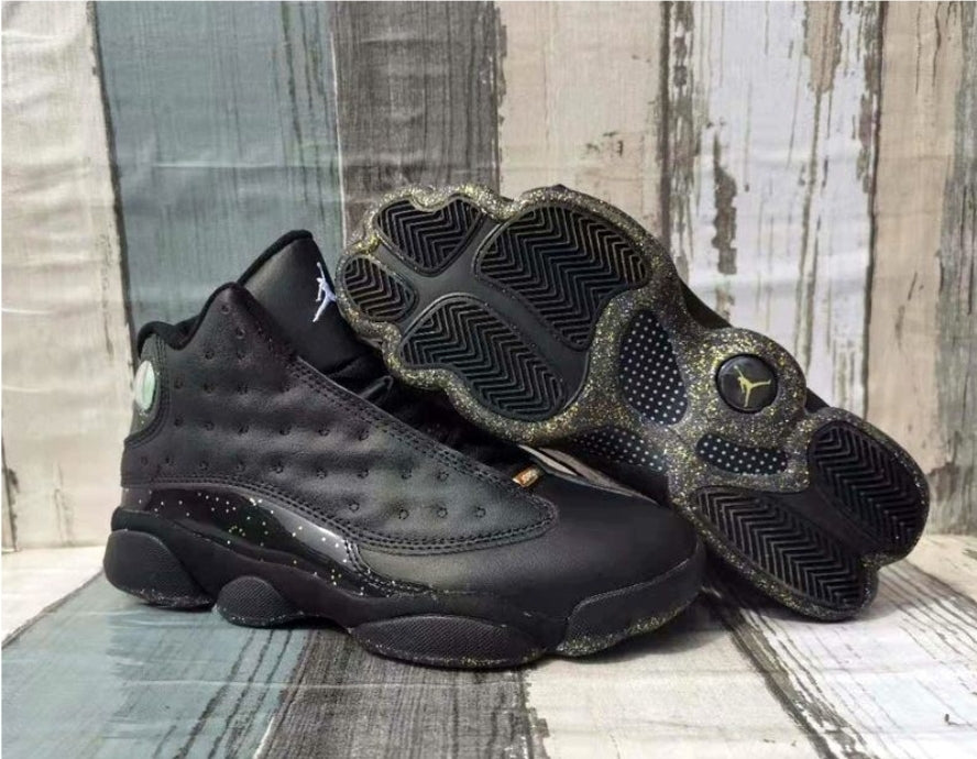 Les baskets Air Jordan 13 offrent un style emblématique et une performance exceptionnelle.
 design distinctif .pas Cher. Moins cher.