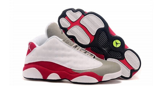 Les baskets Air Jordan 13 offrent un style emblématique et une performance exceptionnelle.
 design distinctif .pas Cher. Moins cher.