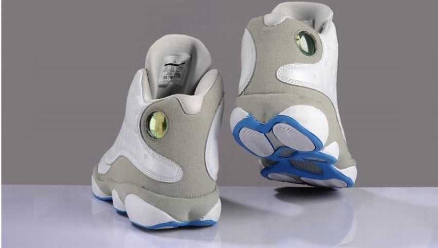 Les baskets Air Jordan 13 offrent un style emblématique et une performance exceptionnelle.
 design distinctif .pas Cher. Moins cher.