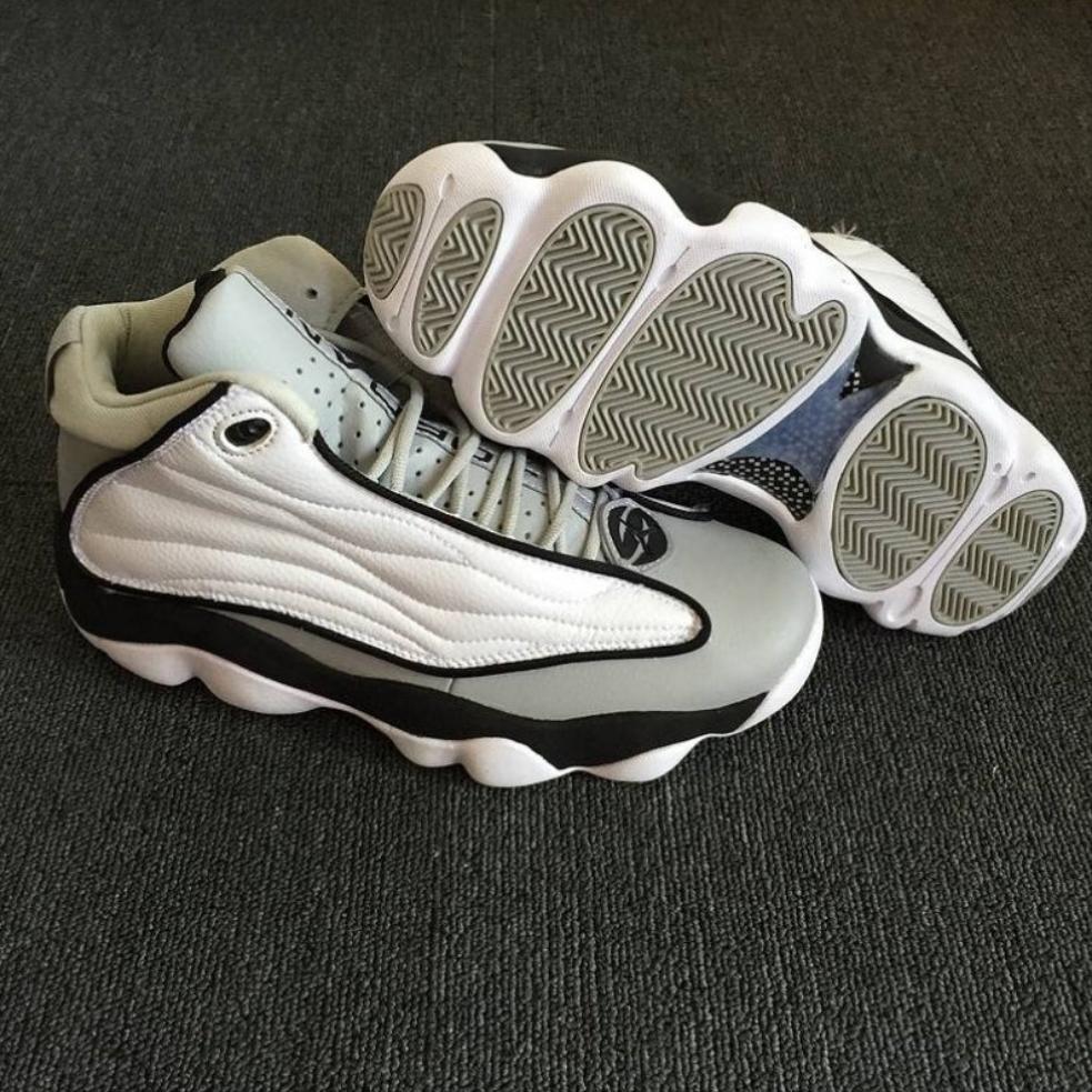 Les baskets Air Jordan 13 offrent un style emblématique et une performance exceptionnelle.
 design distinctif .pas Cher. Moins cher.