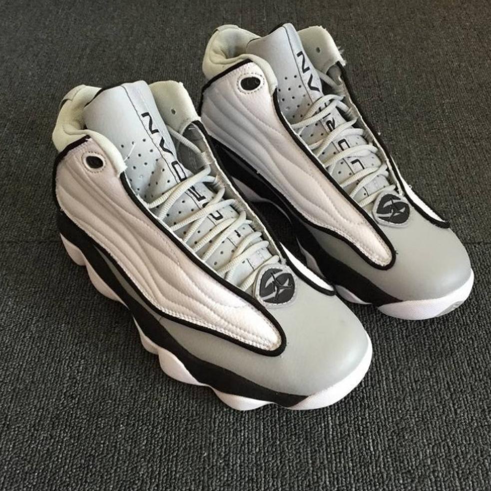 Les baskets Air Jordan 13 offrent un style emblématique et une performance exceptionnelle.
 design distinctif .pas Cher. Moins cher.