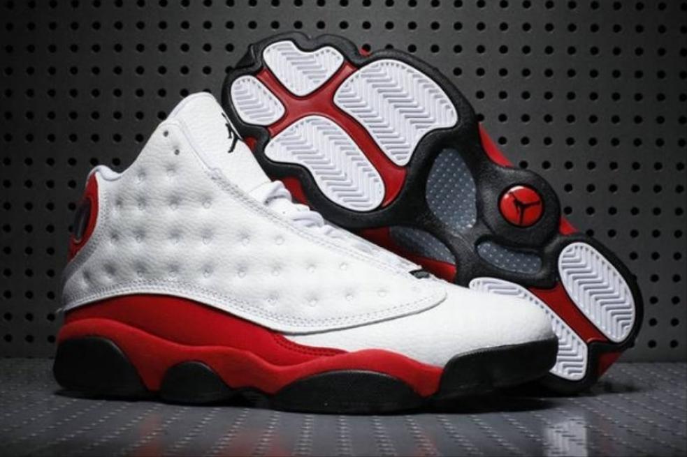 Les baskets Air Jordan 13 offrent un style emblématique et une performance exceptionnelle.
 design distinctif .pas Cher. Moins cher.