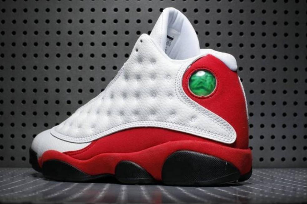 Les baskets Air Jordan 13 offrent un style emblématique et une performance exceptionnelle.
 design distinctif .pas Cher. Moins cher.
