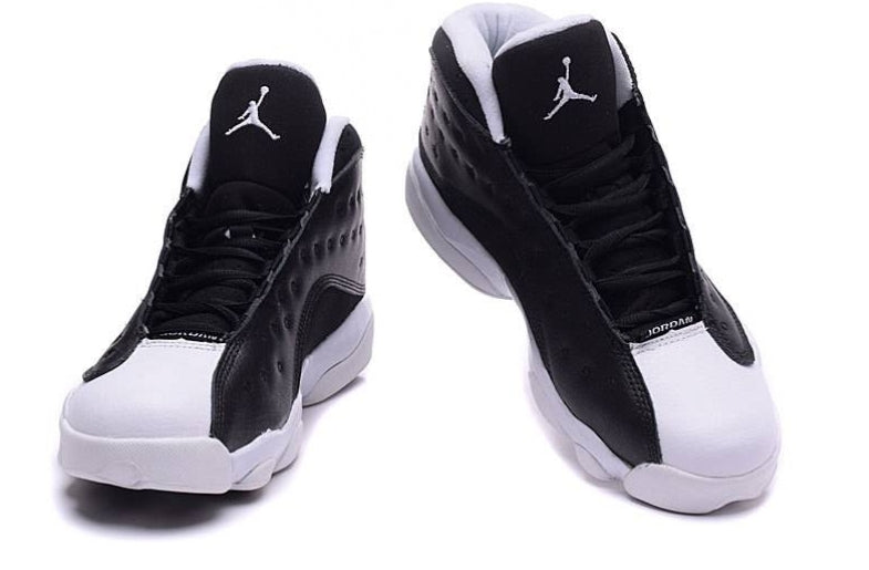 Les baskets Air Jordan 13 offrent un style emblématique et une performance exceptionnelle.
 design distinctif .pas Cher. Moins cher.