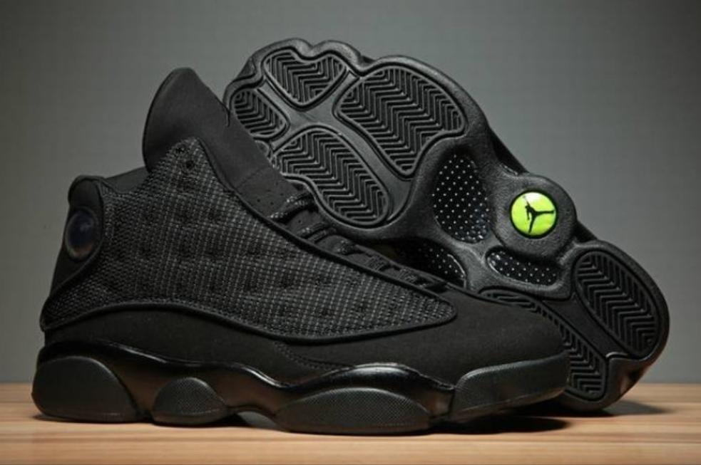 Les baskets Air Jordan 13 offrent un style emblématique et une performance exceptionnelle.
 design distinctif .pas Cher. Moins cher.