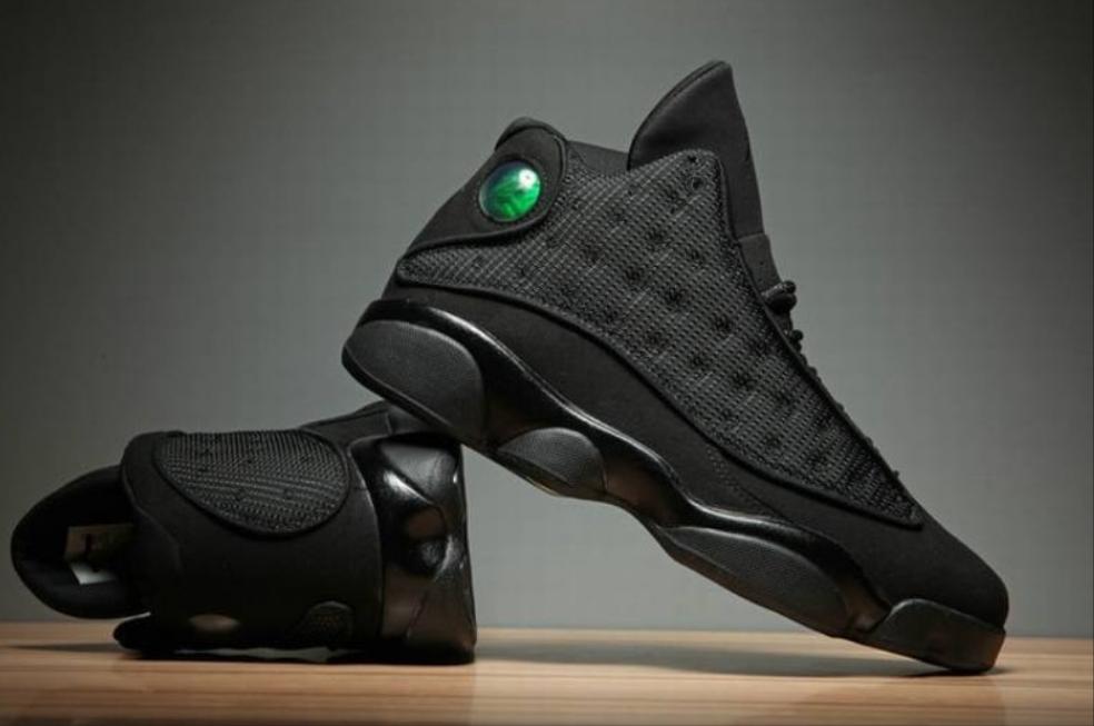 Les baskets Air Jordan 13 offrent un style emblématique et une performance exceptionnelle.
 design distinctif .pas Cher. Moins cher.