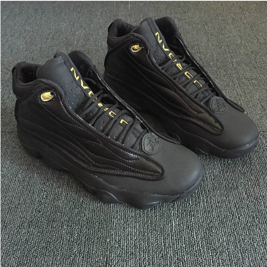 Les baskets Air Jordan 13 offrent un style emblématique et une performance exceptionnelle.
 design distinctif .pas Cher. Moins cher.