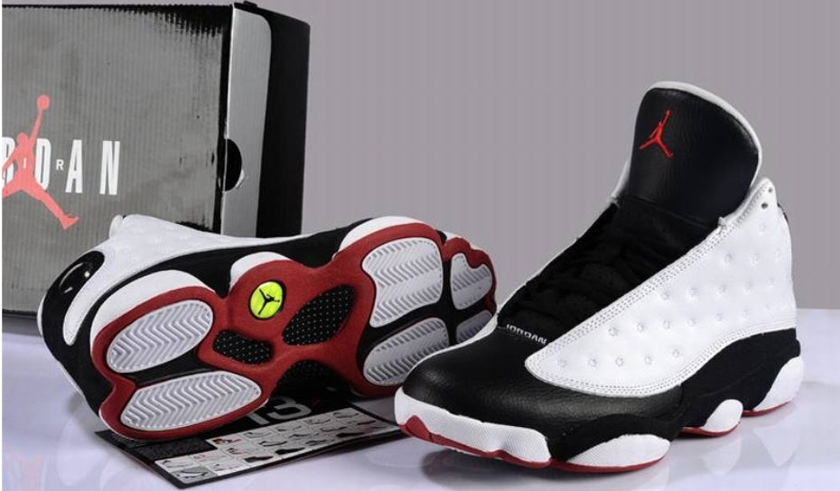 Les baskets Air Jordan 13 offrent un style emblématique et une performance exceptionnelle.
 design distinctif .pas Cher. Moins cher.
