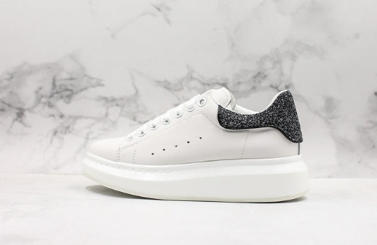  les chaussures Alexander McQueen Femme sont un témoignage de l'engagement de la marque à combiner style et audace. Exceptionnel pas Cher. Le moins cher.