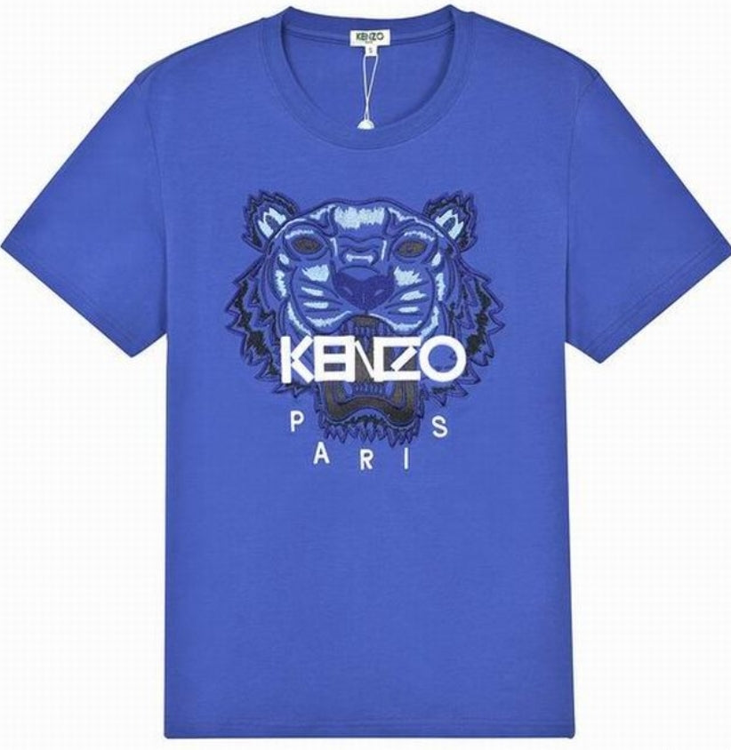 Le T-shirt Kenzo associe élégance contemporaine et polyvalence intemporelle.

Avec ses motifs audacieux et son design distinctif, il reflète l'esprit artistique et avant-gardiste de la marque.