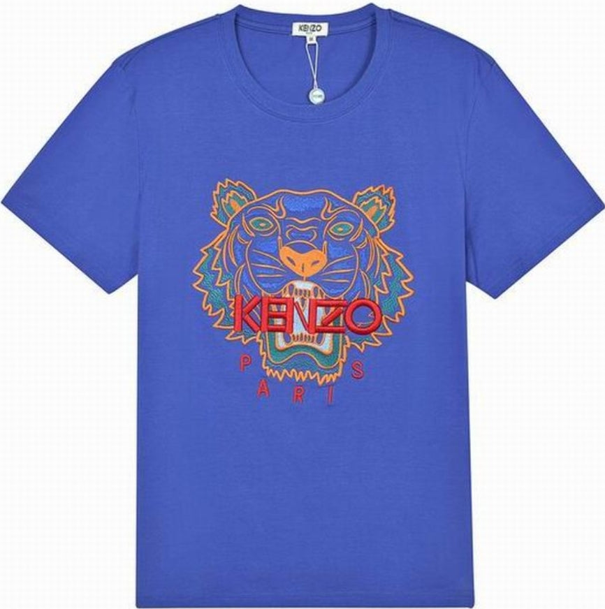 Le T-shirt Kenzo associe élégance contemporaine et polyvalence intemporelle.

Avec ses motifs audacieux et son design distinctif, il reflète l'esprit artistique et avant-gardiste de la marque.