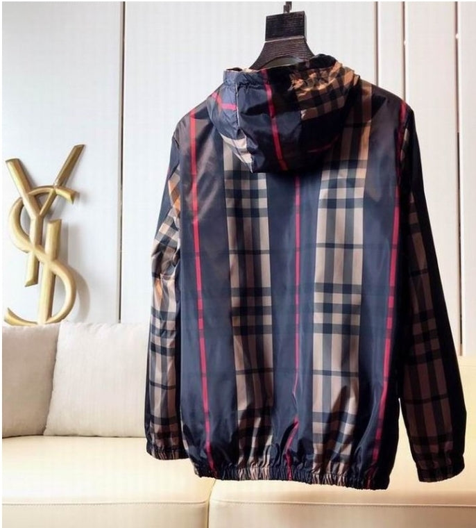 Les vestes Burberry incarnent l'élégance et la qualité, offrant une expérience exceptionnelle. Leur design raffiné et leurs matériaux de haute qualité.pas cher. Le moins cher.