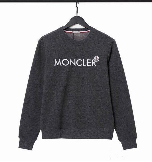 Le sweat Moncler combine élégance et confort. Son design raffiné et ses matériaux haut de gamme en font un choix incontournable pour les amateurs de mode.