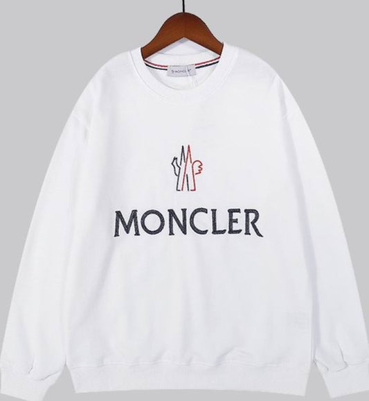 Le sweat Moncler combine élégance et confort. Son design raffiné et ses matériaux haut de gamme en font un choix incontournable pour les amateurs de mode.