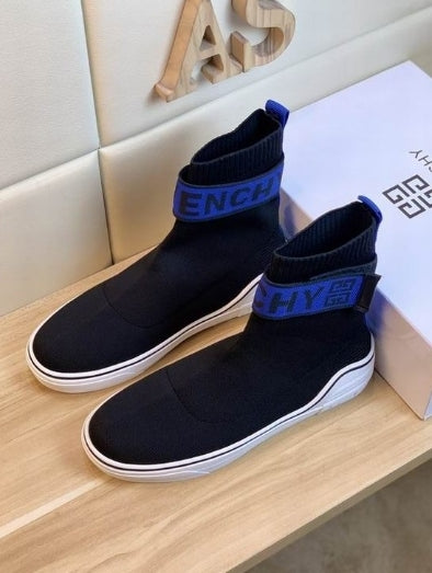  les chaussures Givenchy Femme sont un témoignage de l'engagement de Givenchy à combiner style et sophistication.