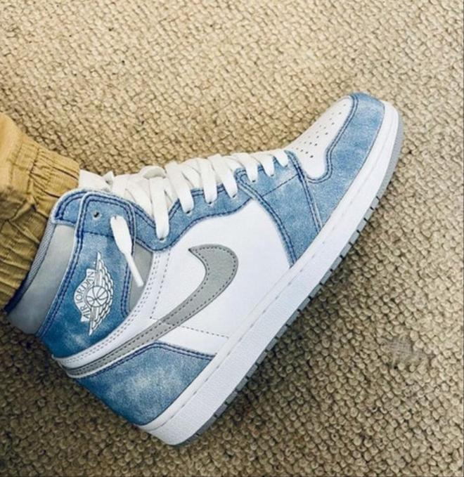 Les baskets Air Jordan 1 offrent un style iconique et une performance légendaire.

 leur design emblématique .pas cher. Le moins cher.