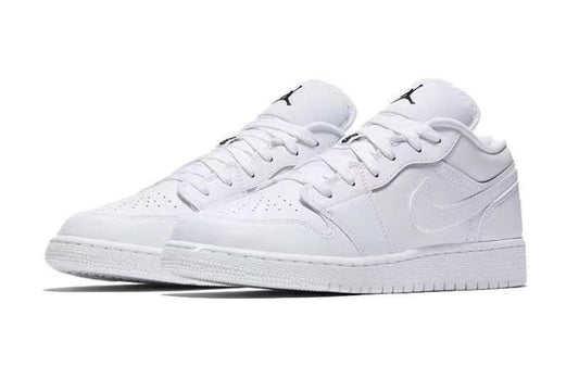 Les baskets Air Jordan 1 offrent un style iconique et une performance légendaire.

 leur design emblématique .pas cher. Le moins cher.