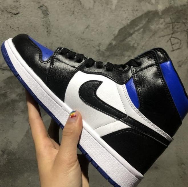 Les baskets Air Jordan 1 offrent un style iconique et une performance légendaire.

 leur design emblématique .pas cher. Le moins cher.