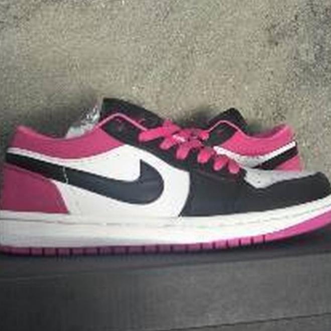Les baskets Air Jordan 1 offrent un style iconique et une performance légendaire.

 leur design emblématique .pas cher. Le moins cher.